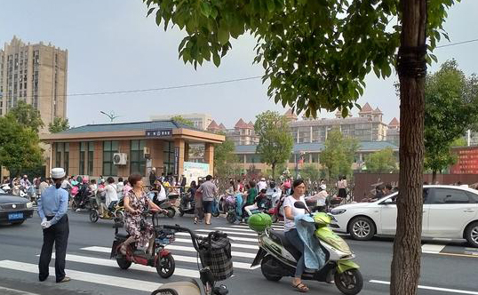 创新赋能|育众智能升降柱助力平安校园建设